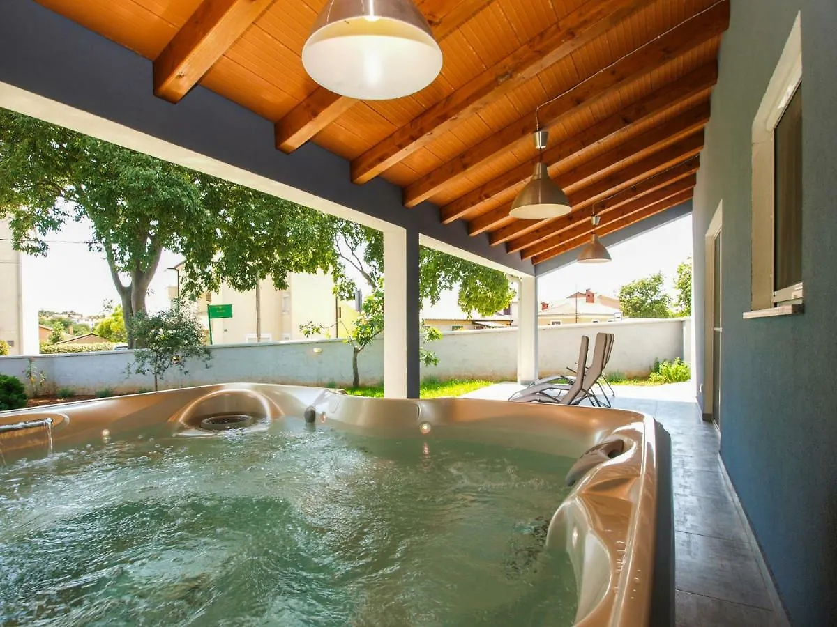 Holiday House “Marta” Villa Pula